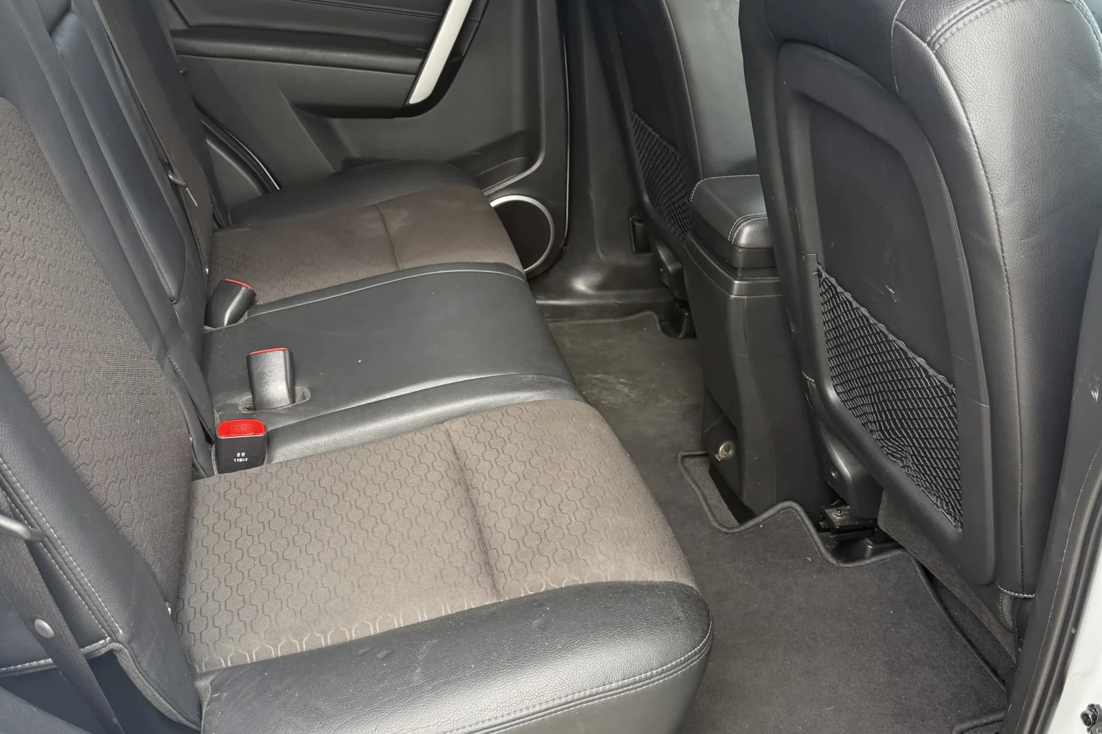 Rent Chevrolet Captiva  White 2018 in Queenstown - 4 