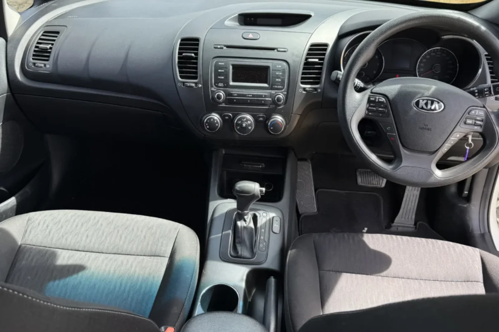 Rent Kia Cerato  White 2015 in Queenstown - 4 