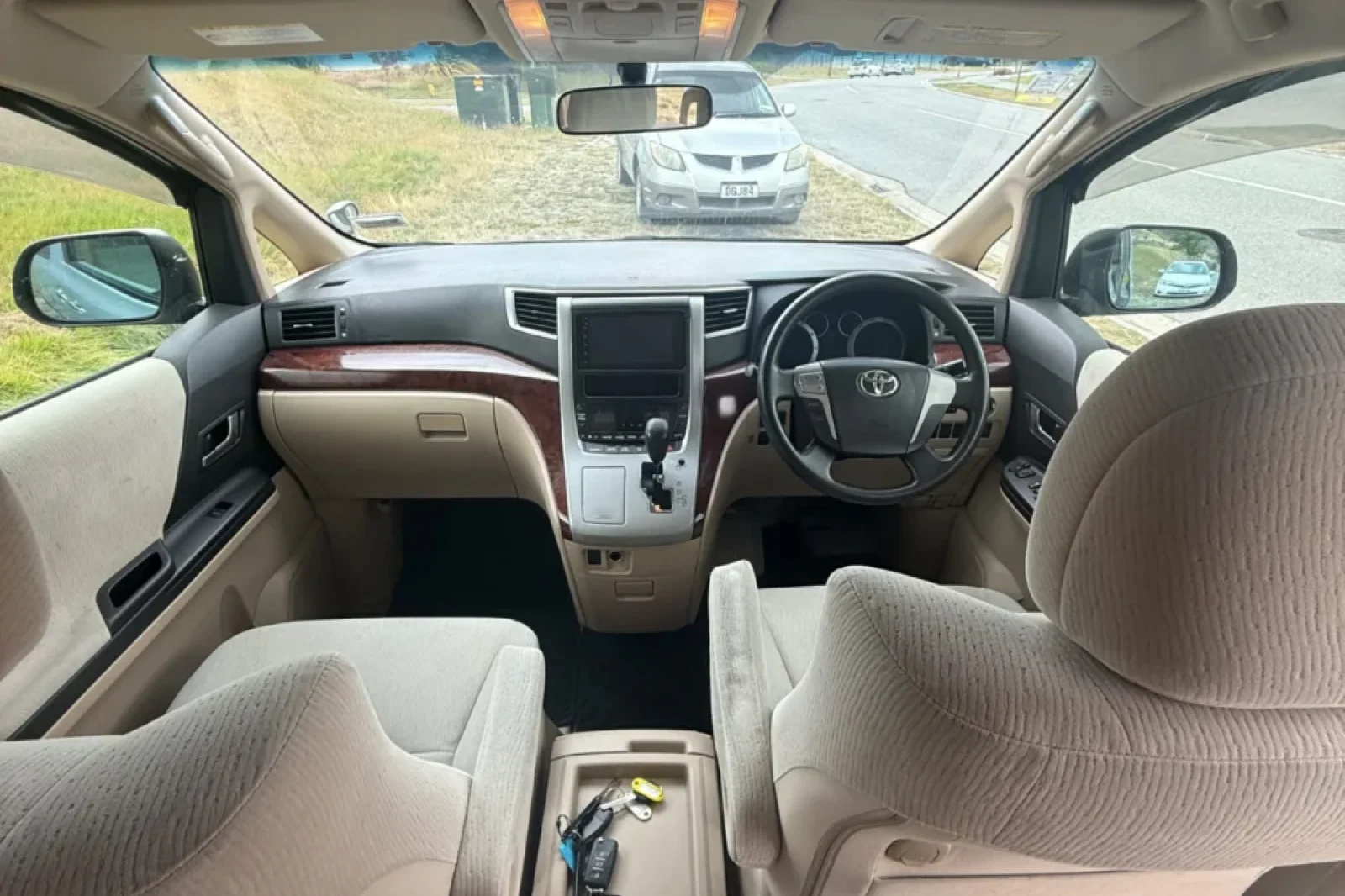 Rent Toyota Alphard  Grey 2010 in Queenstown - 6 