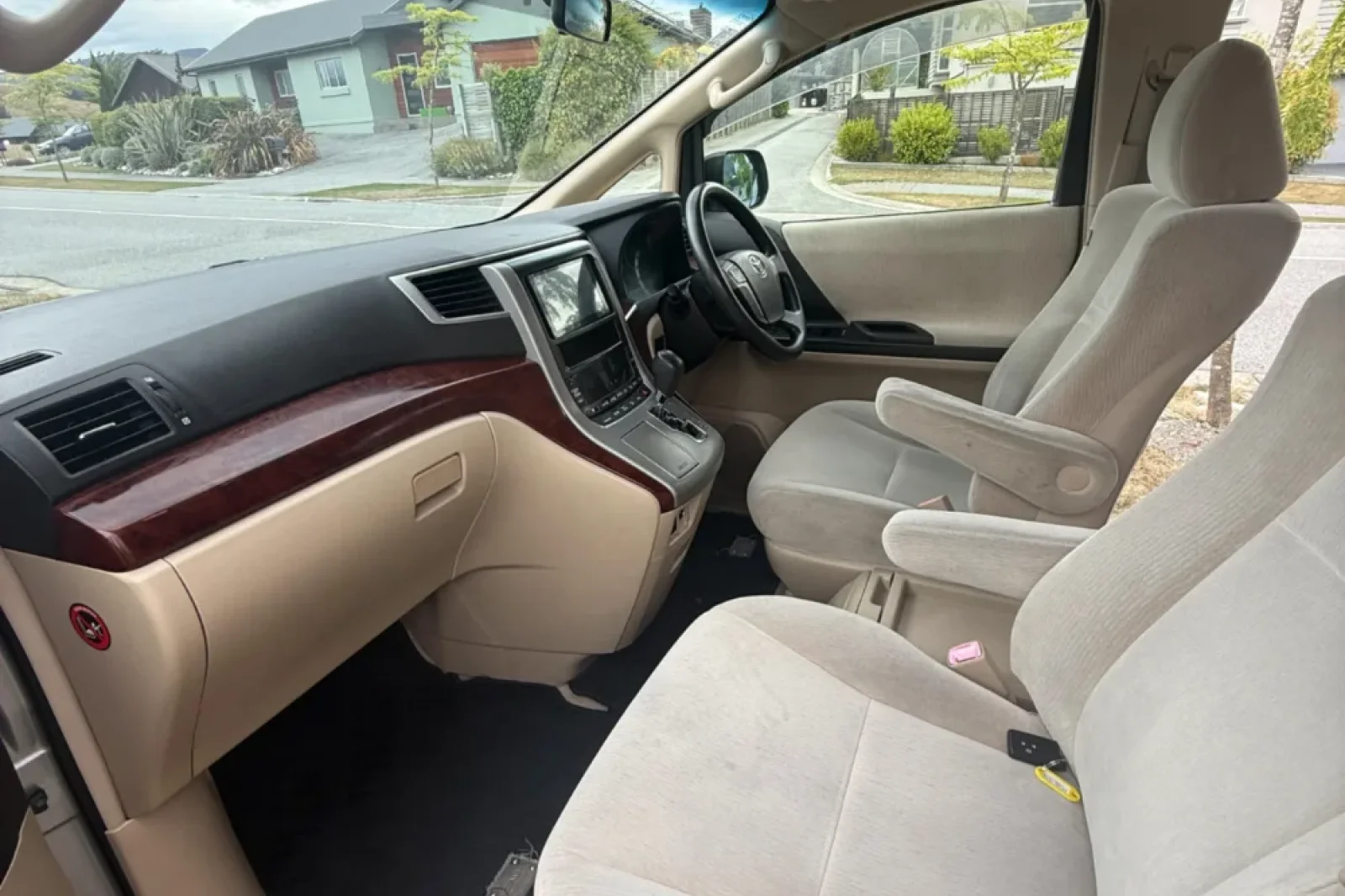 Rent Toyota Alphard  Grey 2010 in Queenstown - 7 