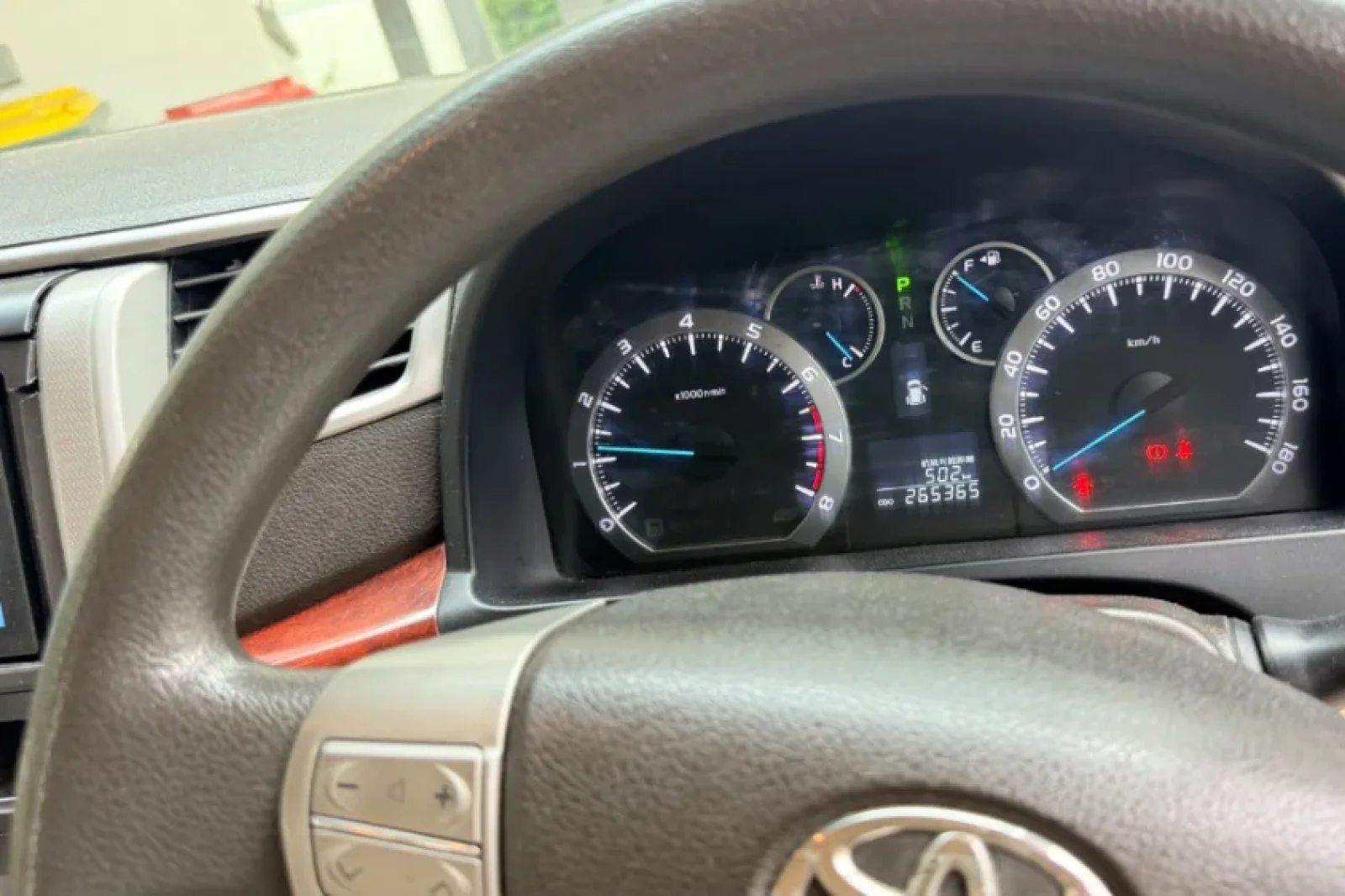 Rent Toyota Alphard  Grey 2010 in Queenstown - 4 