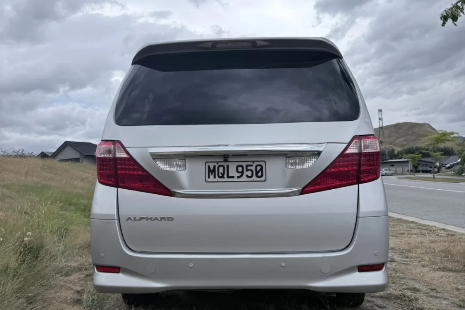 Rent Toyota Alphard  Grey 2010 in Queenstown - 9 