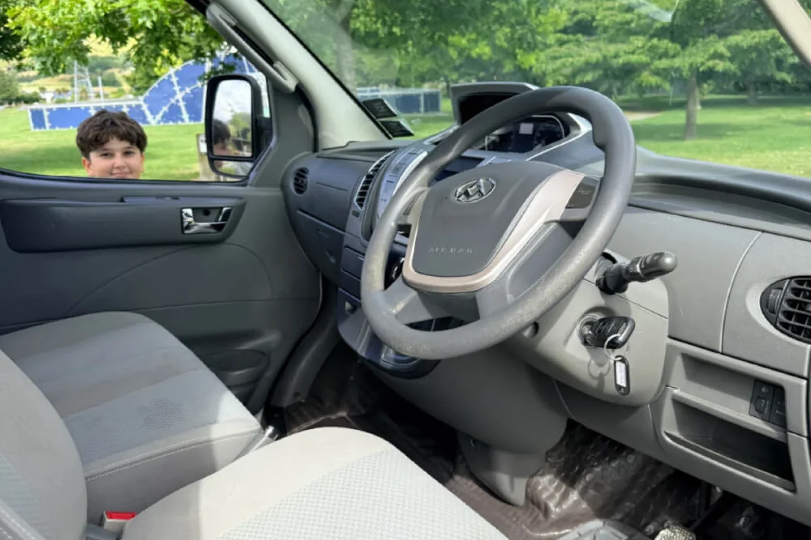 Rent Maxus V80  White 2017 in Queenstown - 3 