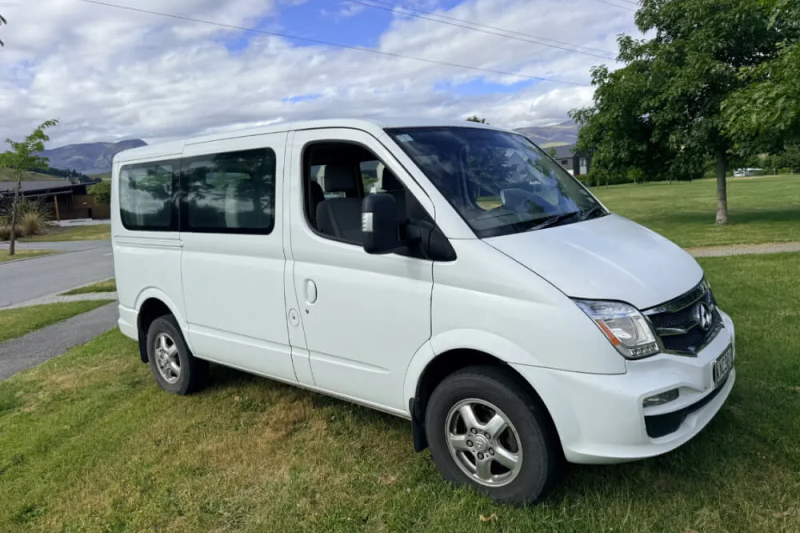 Rent Maxus V80  White 2017 in Queenstown - 2 