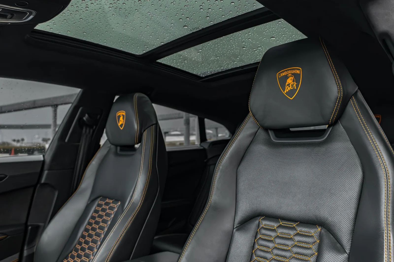 Huren Lamborghini Urus  Zwart 2021 in Abu Dhabi - 4 