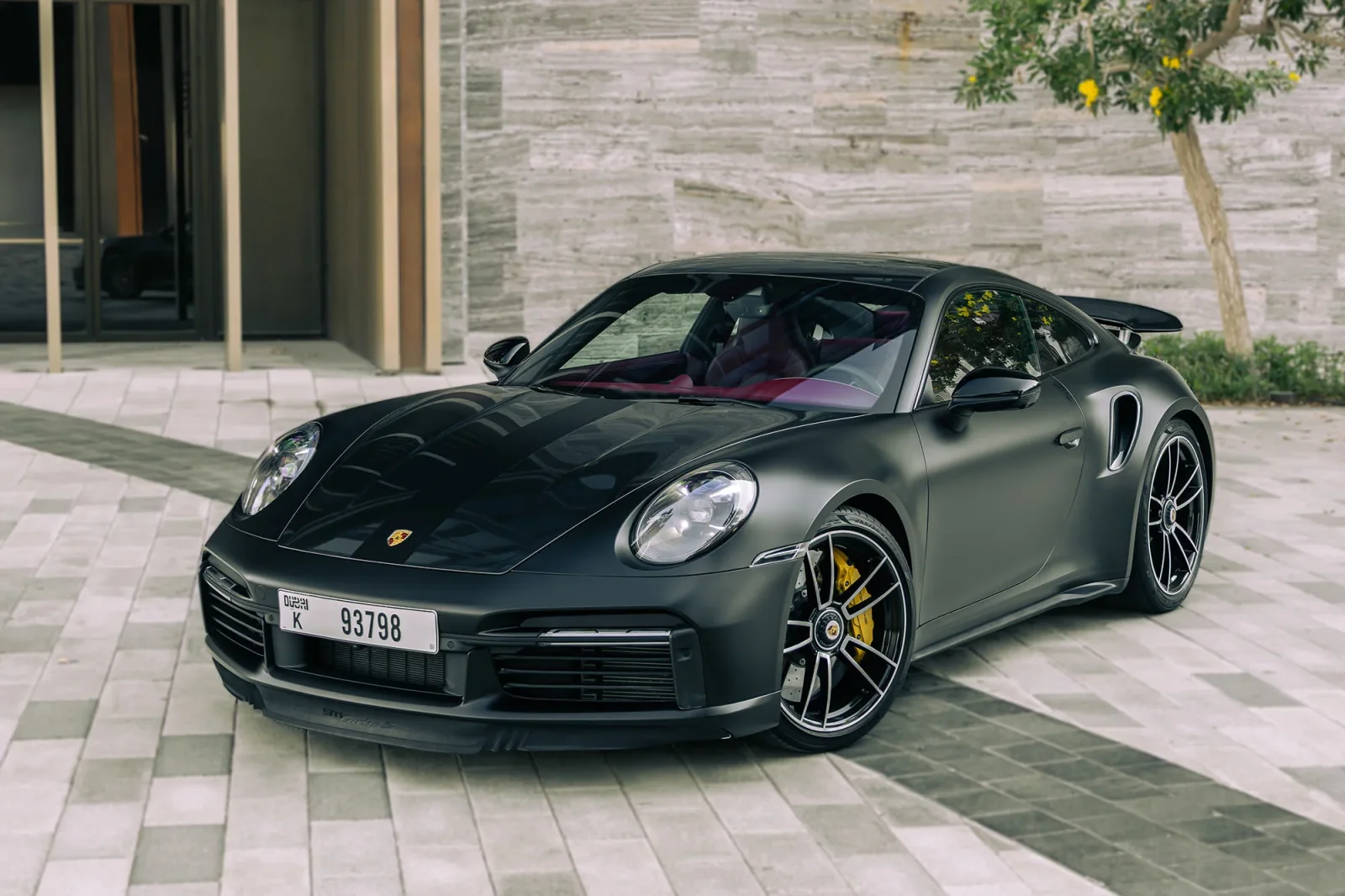 Huren Porsche 911 911 Turbo S Zwart 2020 in Abu Dhabi - 11 