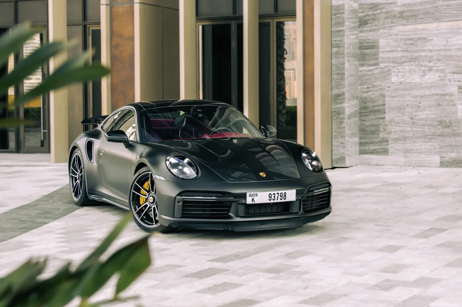 Huren Porsche 911 911 Turbo S Zwart 2020 in Abu Dhabi