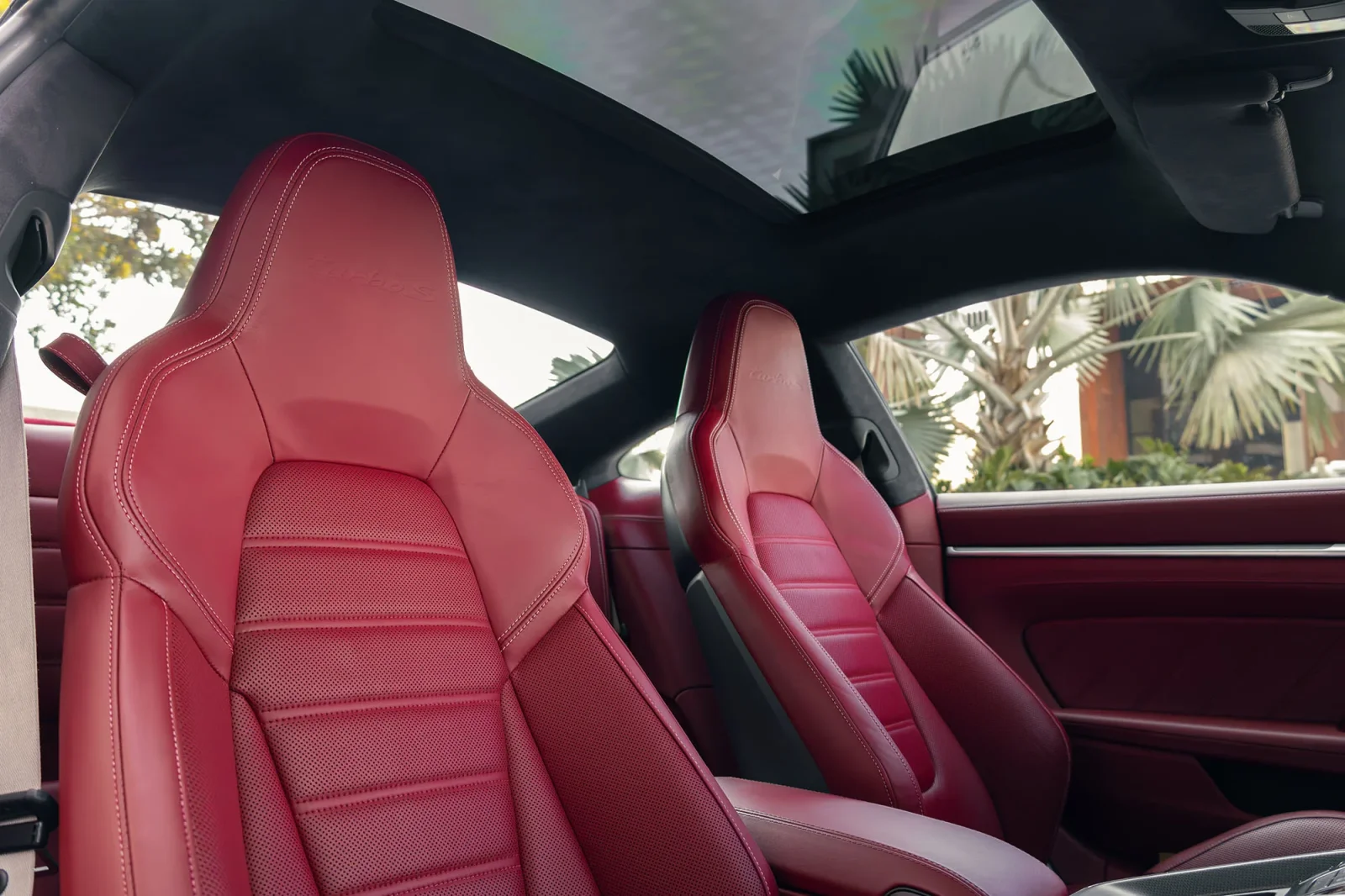 Huren Porsche 911 911 Turbo S Zwart 2020 in Abu Dhabi - 6 