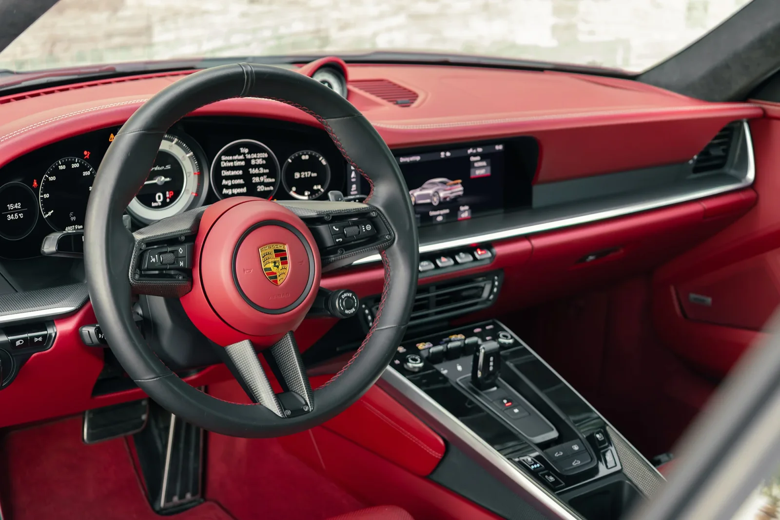 Huren Porsche 911 911 Turbo S Zwart 2020 in Abu Dhabi - 4 