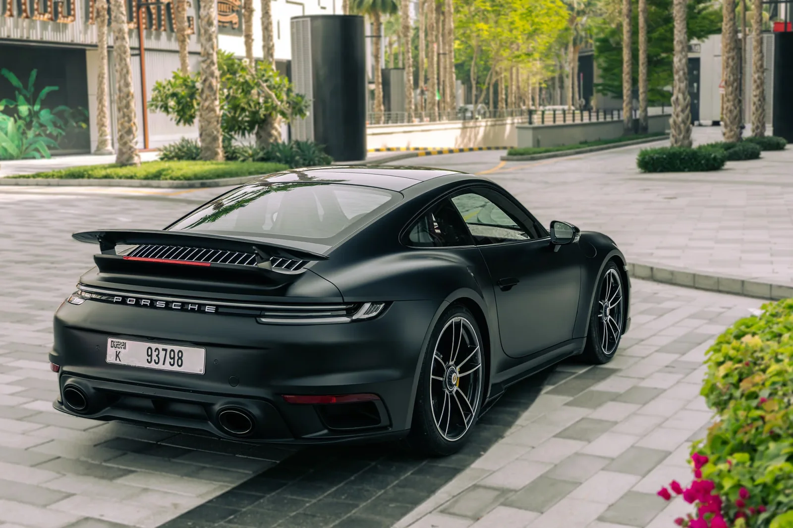 Huren Porsche 911 911 Turbo S Zwart 2020 in Abu Dhabi - 10 