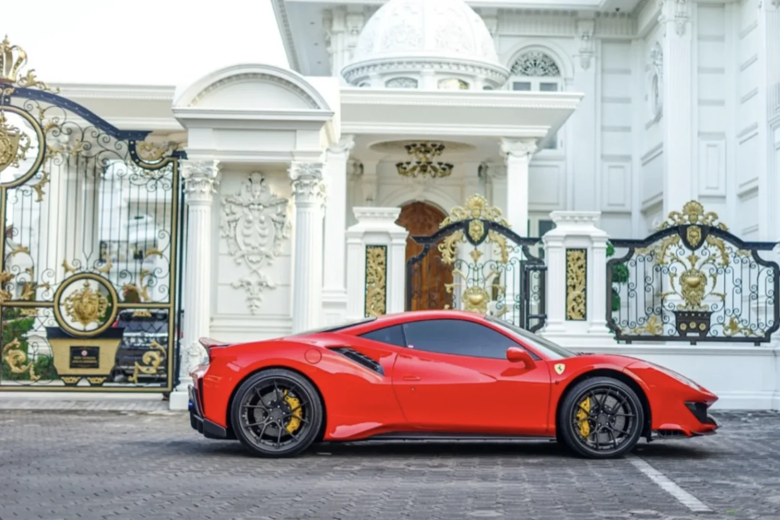 Rent Ferrari 488 Pista  Red 2020 in Bali - 3 
