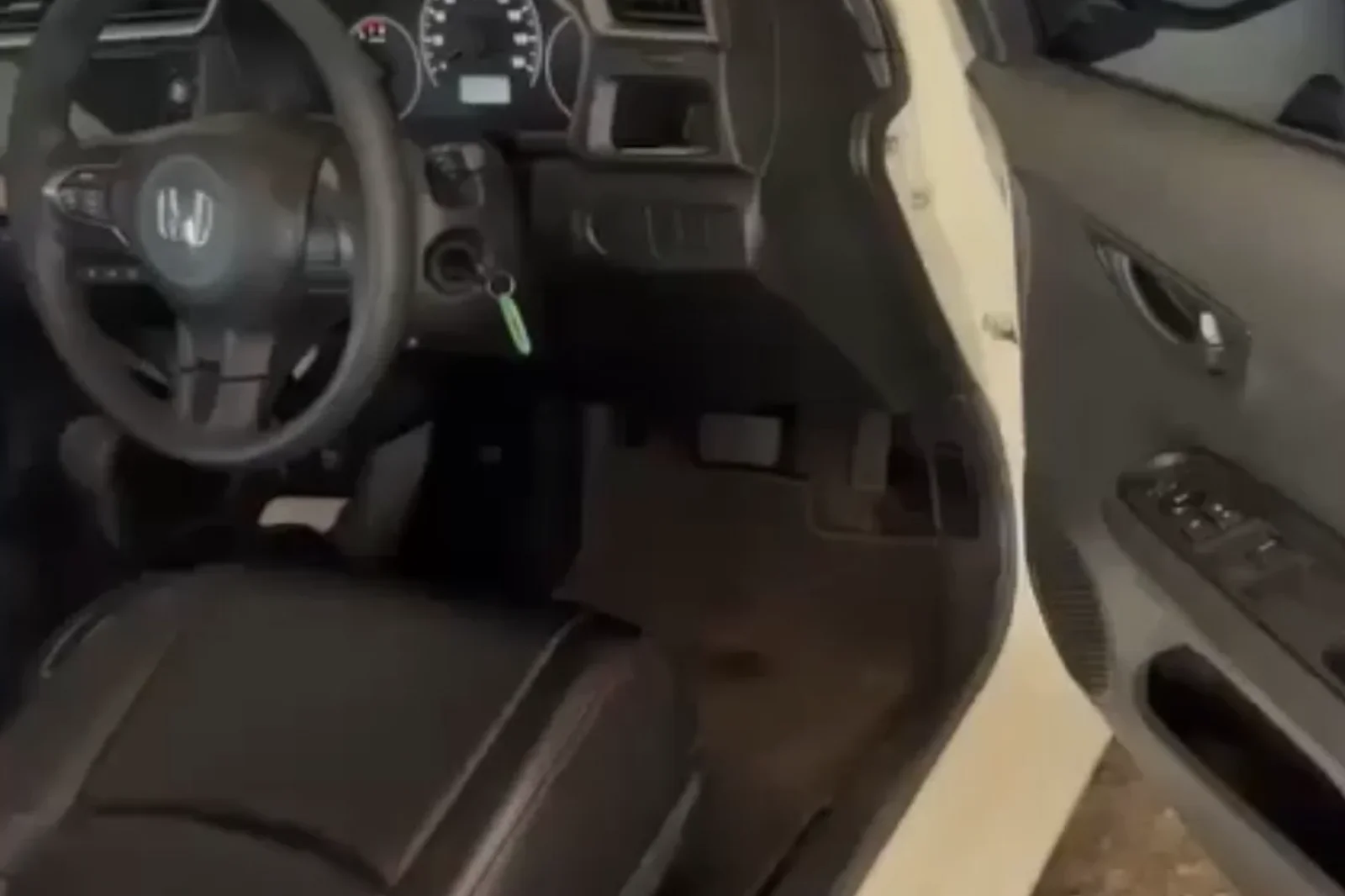 Affitto Honda Brio  Bianco 2023 in Bali - 3 