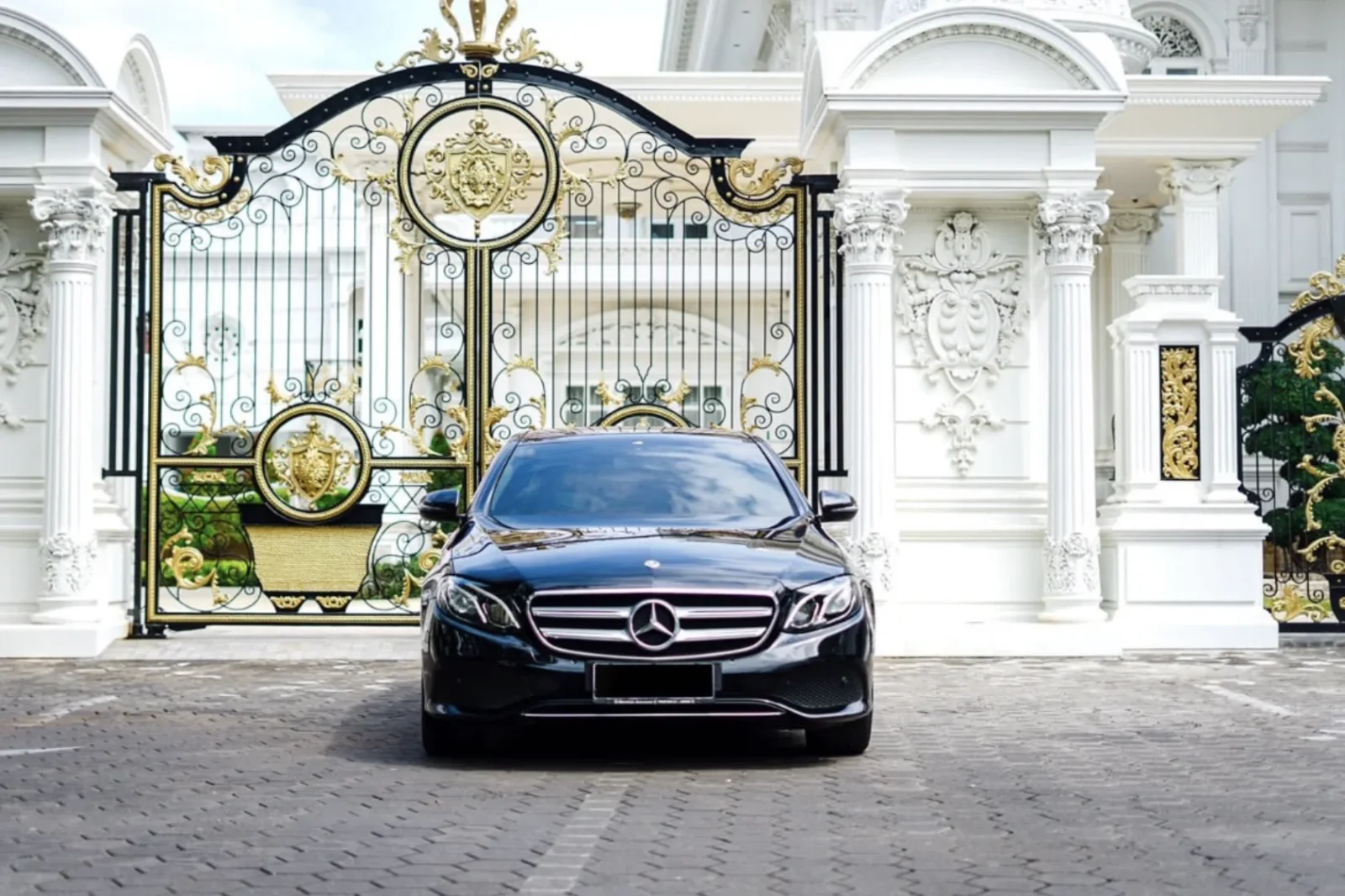 Affitto Mercedes-Benz E-Class 250 Nero 2020 in Bali - 4 