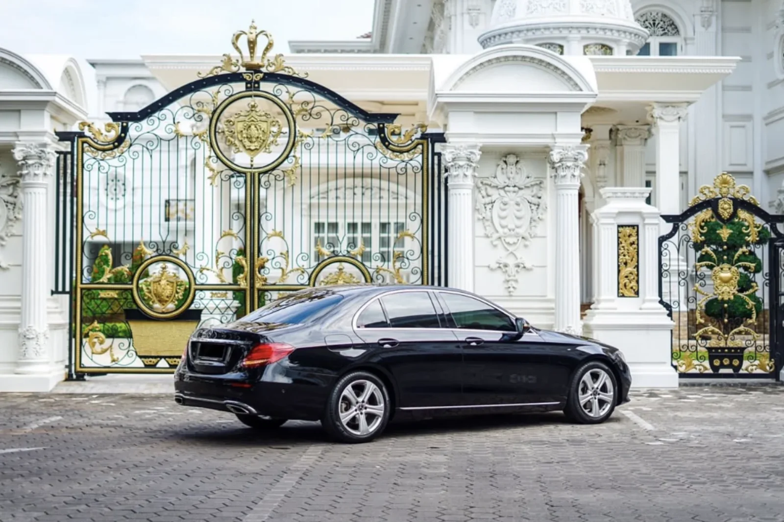 Affitto Mercedes-Benz E-Class 250 Nero 2020 in Bali - 5 