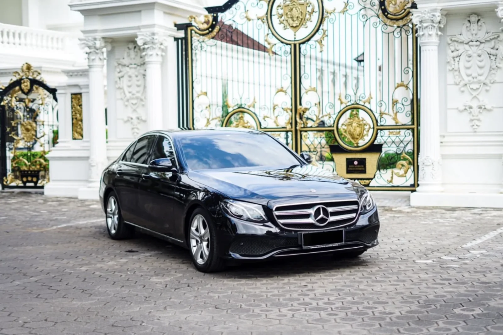 Affitto Mercedes-Benz E-Class 250 Nero 2020 in Bali