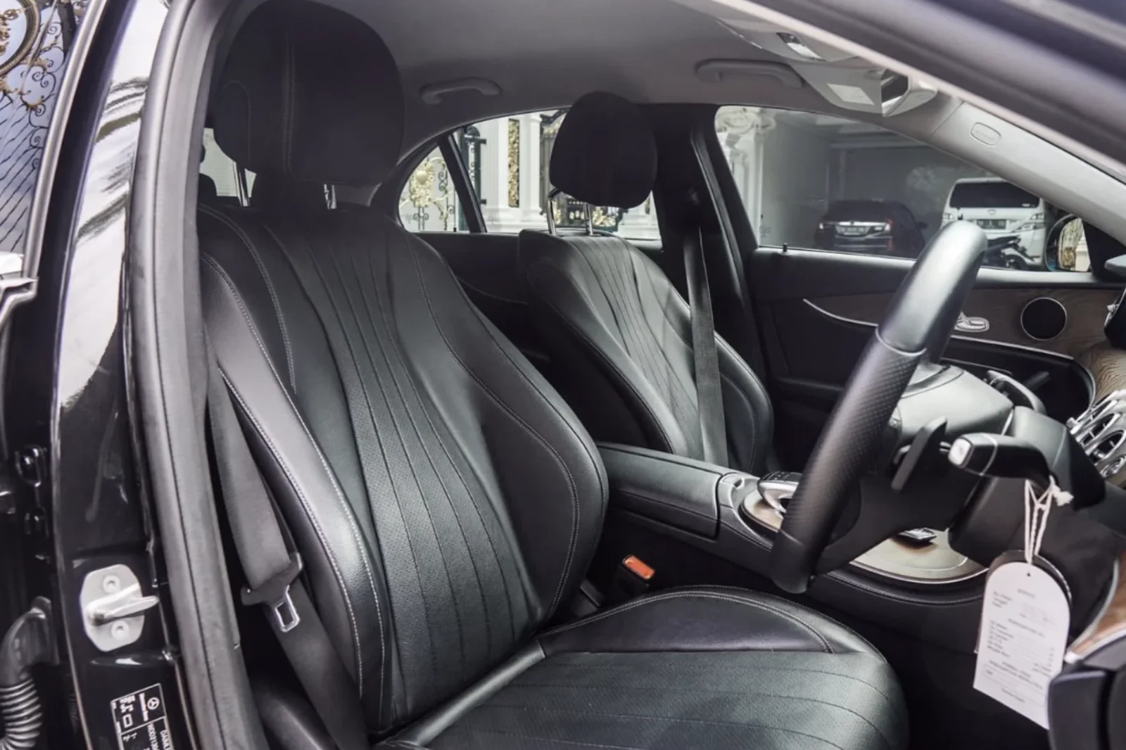 Affitto Mercedes-Benz E-Class 250 Nero 2020 in Bali - 2 