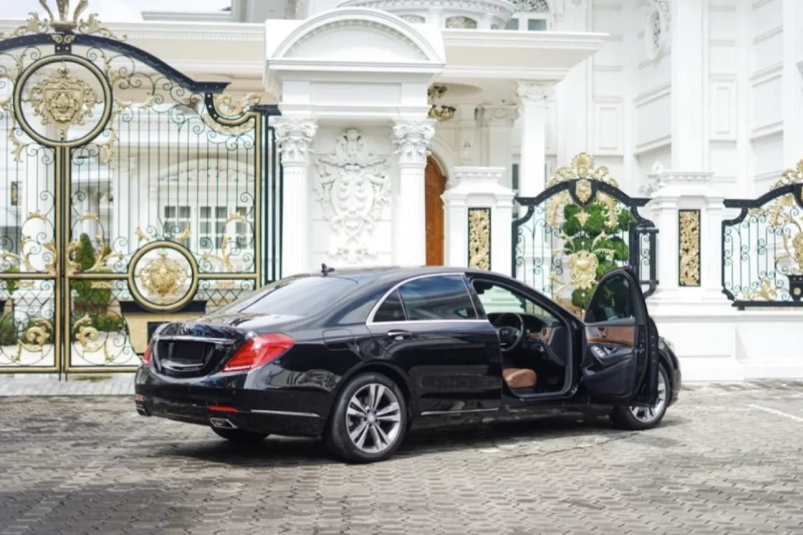 Affitto Mercedes-Benz S-Class 400 Nero 2017 in Bali - 2 