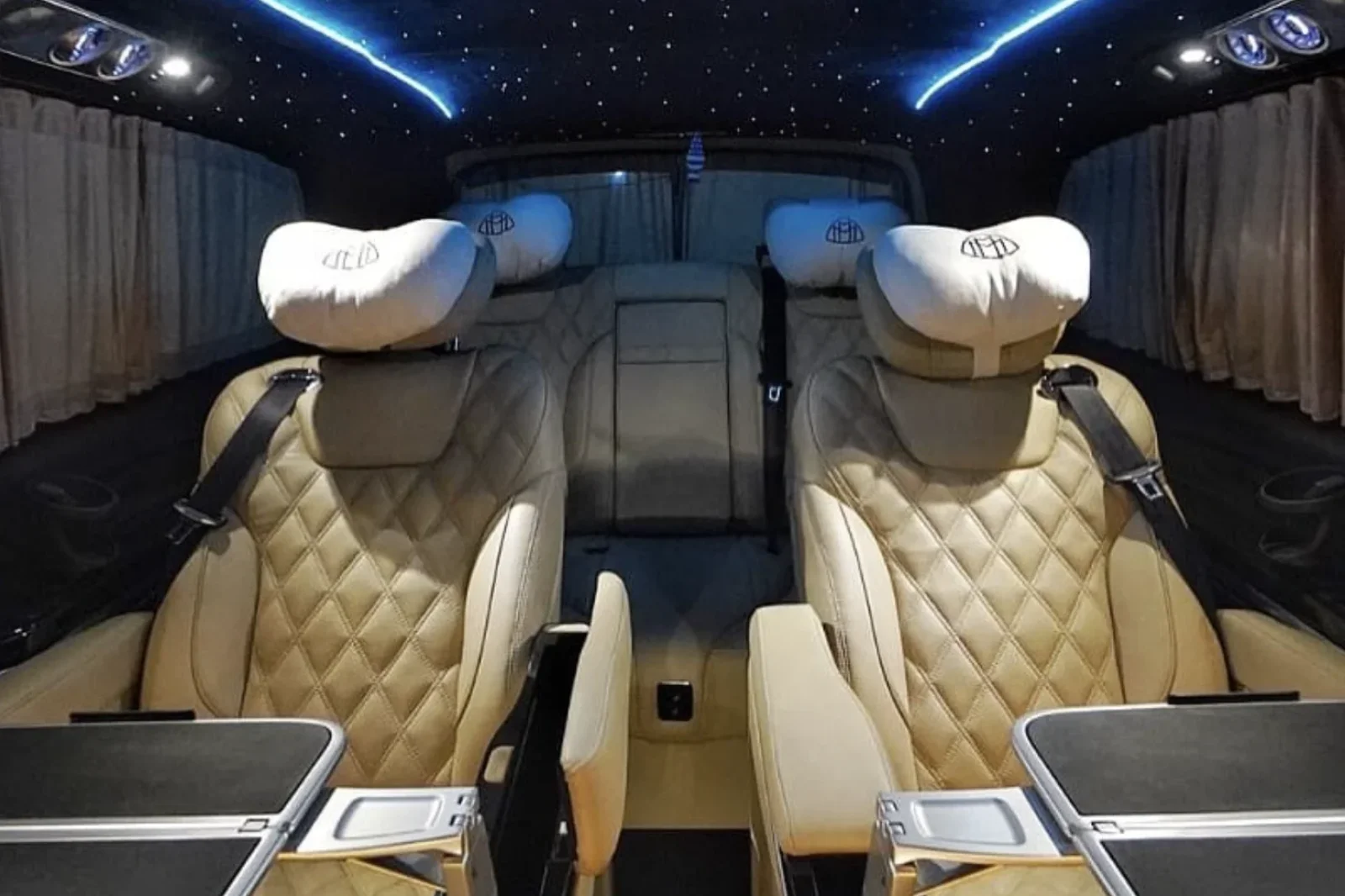 Affitto Mercedes-Benz V-Class Maybach Nero 2020 in Bali - 4 