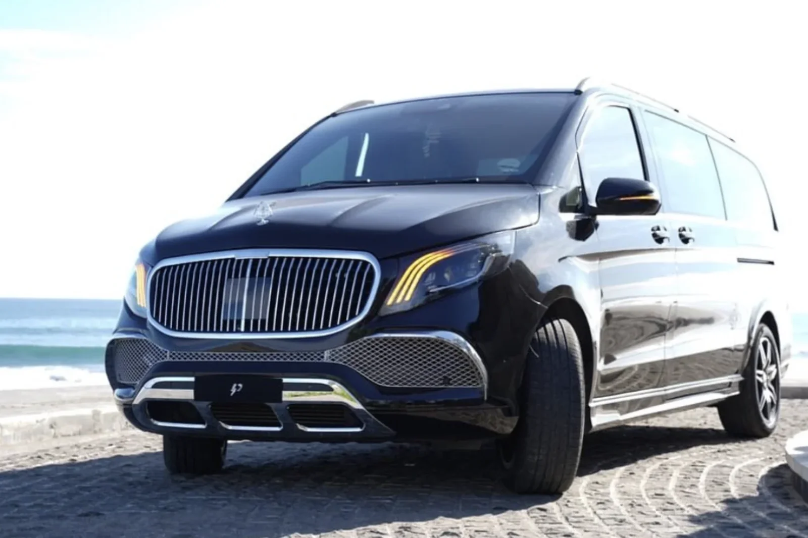 Affitto Mercedes-Benz V-Class Maybach Nero 2020 in Bali - 2 