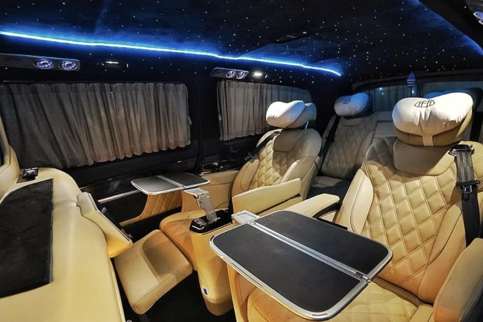 Affitto Mercedes-Benz V-Class Maybach Nero 2020 in Bali - 7 