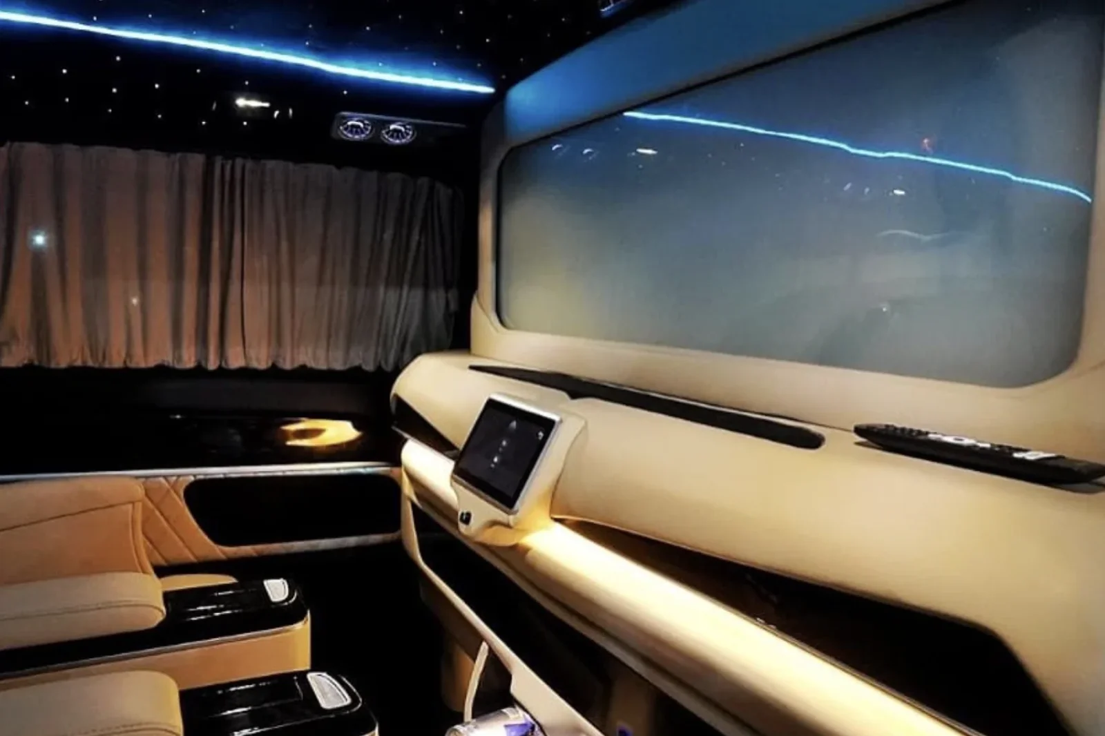 Affitto Mercedes-Benz V-Class Maybach Nero 2020 in Bali - 6 