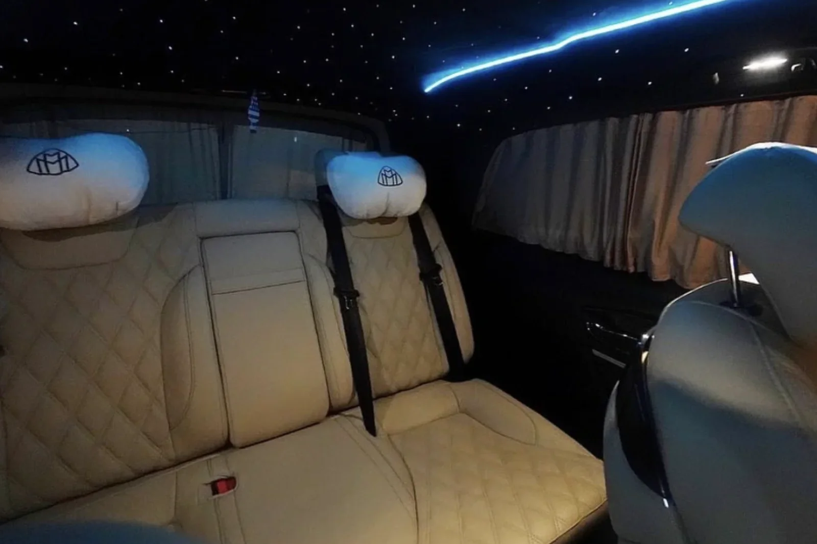 Affitto Mercedes-Benz V-Class Maybach Nero 2020 in Bali - 5 