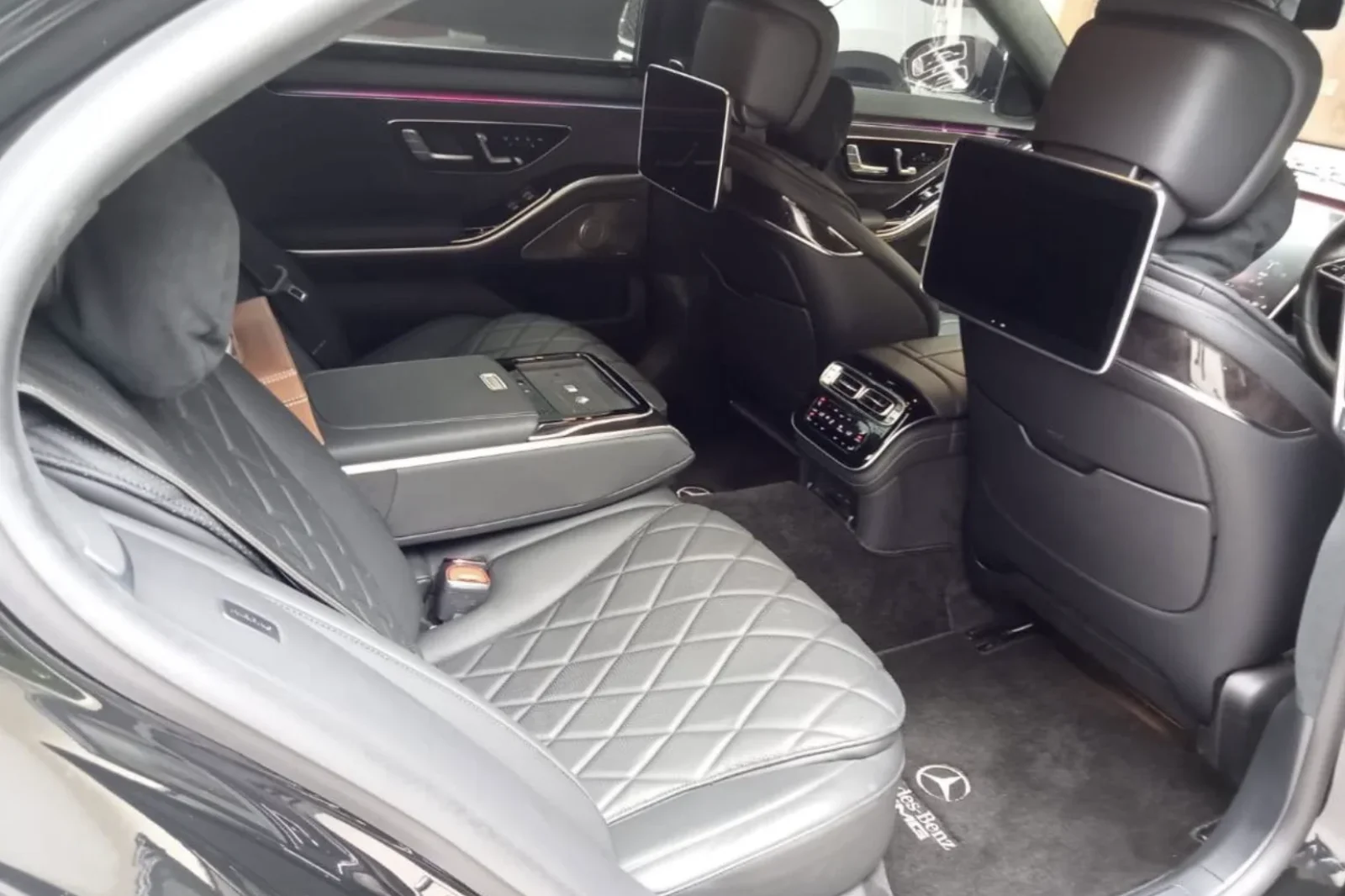 Affitto Mercedes-Benz S-Class  Nero 2022 in Bali - 3 