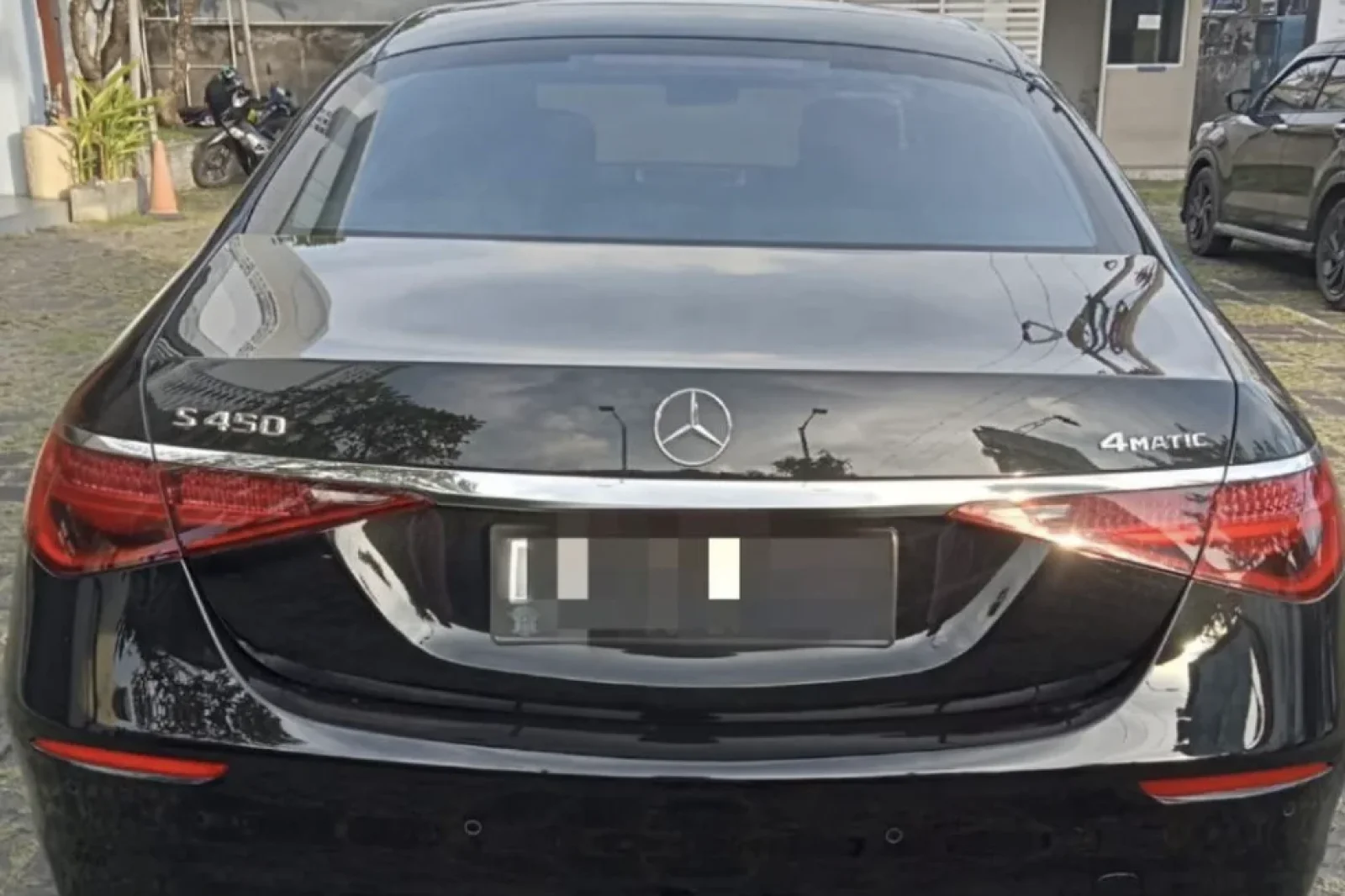 Affitto Mercedes-Benz S-Class  Nero 2022 in Bali - 2 