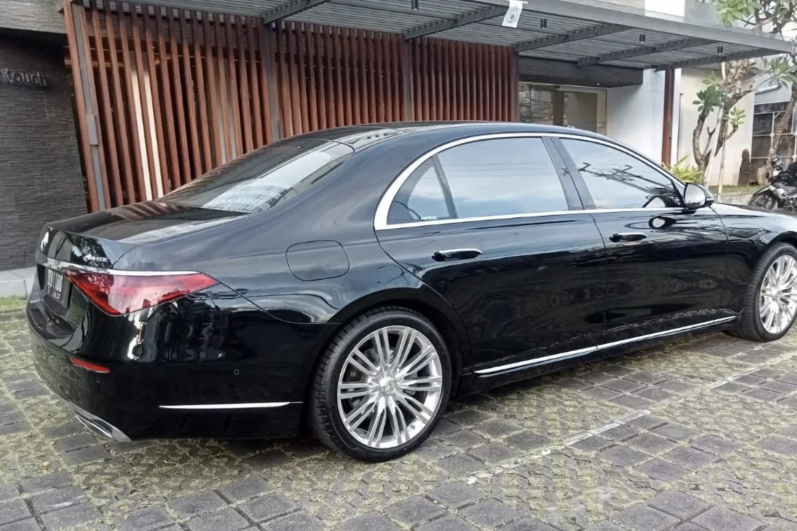 Affitto Mercedes-Benz S-Class  Nero 2022 in Bali - 4 