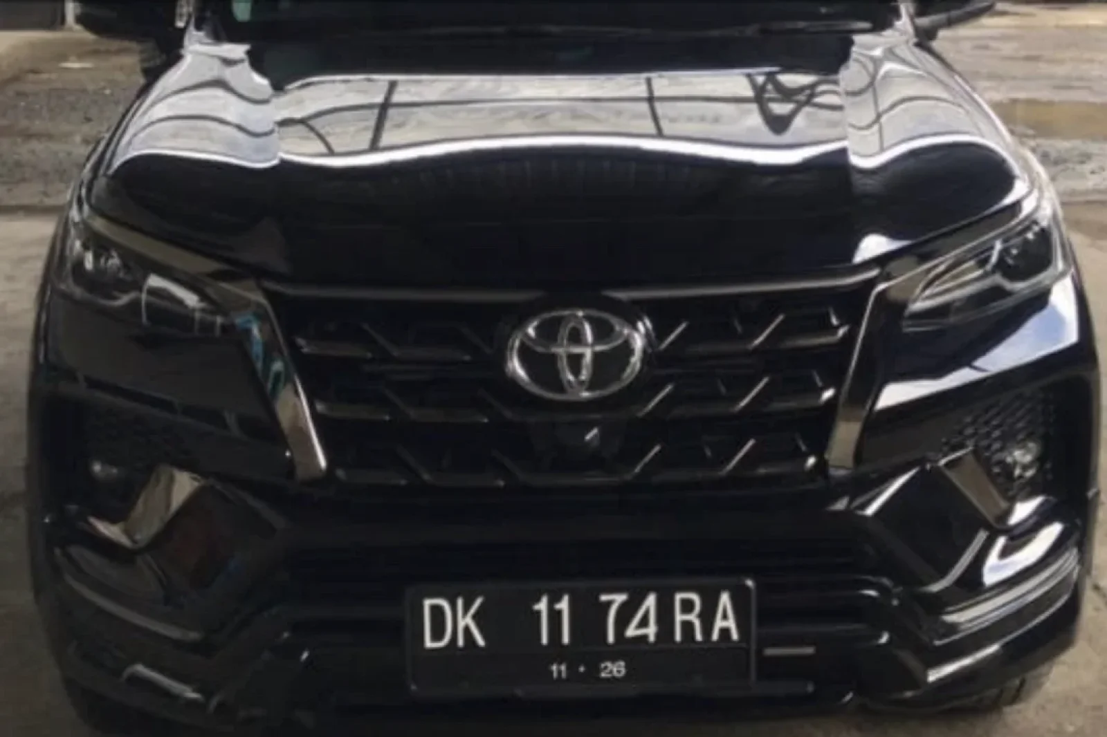 Miete Toyota Fortuner  Schwarz 2023 in der Bali - 2 