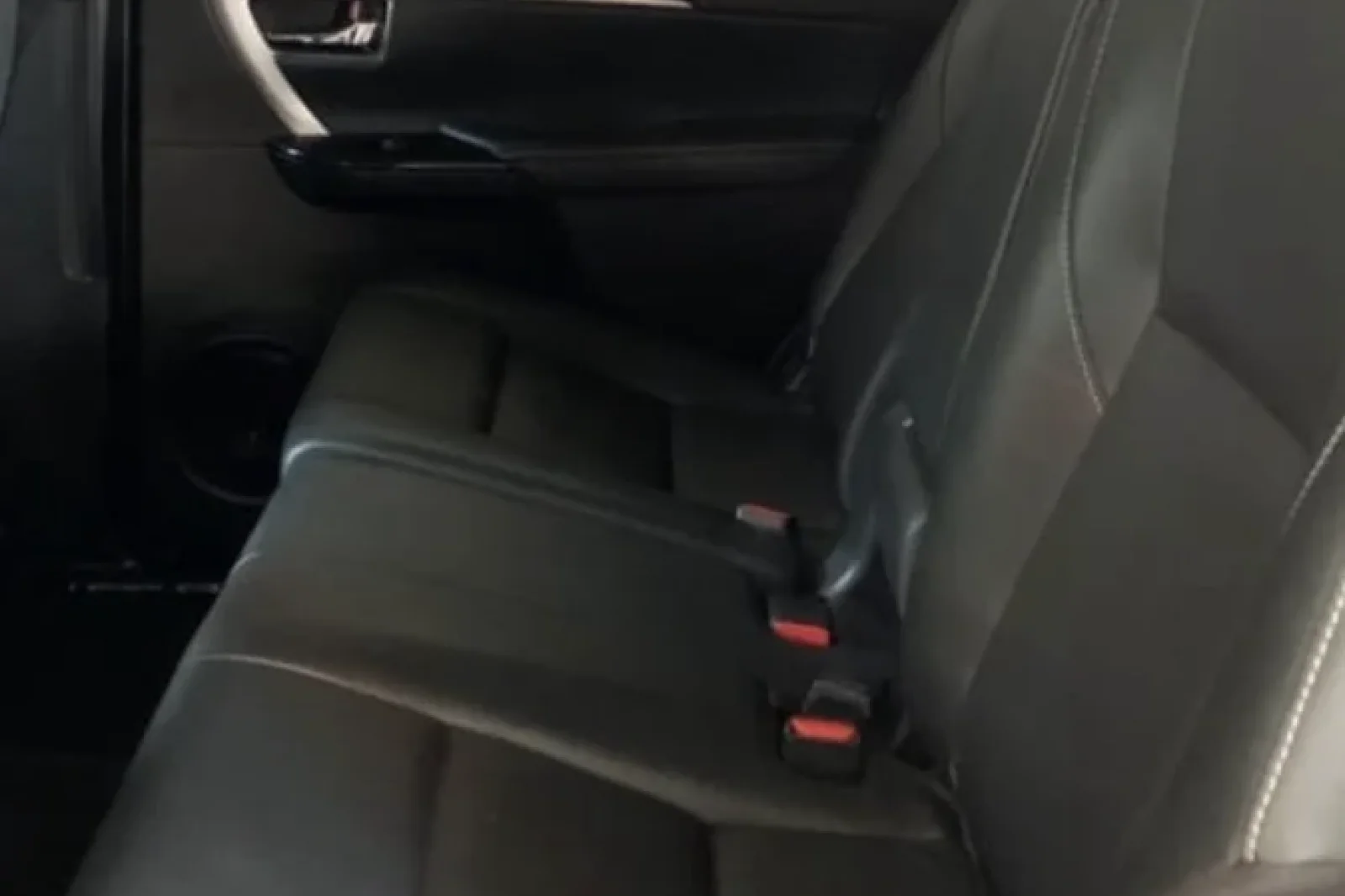 Miete Toyota Fortuner  Schwarz 2023 in der Bali - 4 