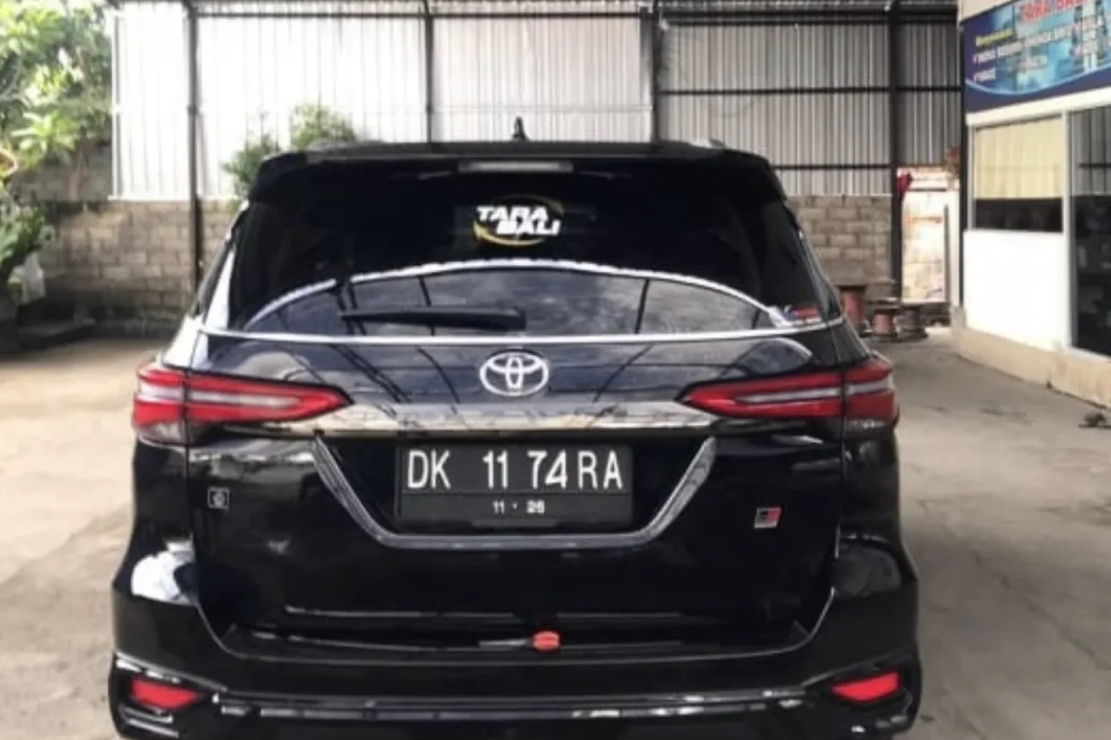 Miete Toyota Fortuner  Schwarz 2023 in der Bali - 3 