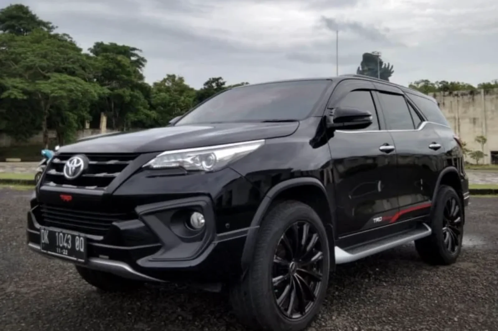 Miete Toyota Fortuner  Schwarz 2020 in der Bali