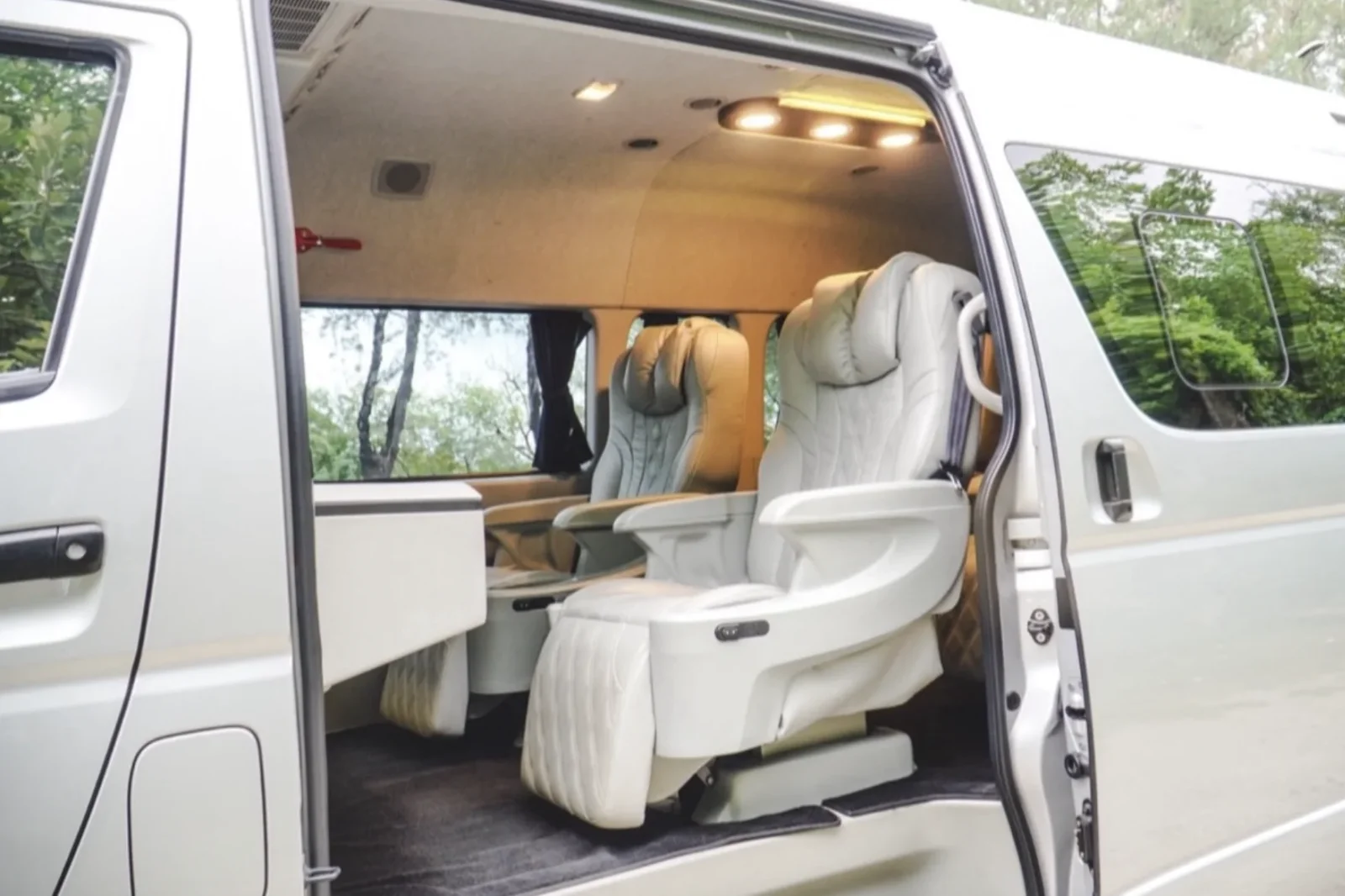 Affitto Toyota Hiace  Argento 2019 in Bali - 2 