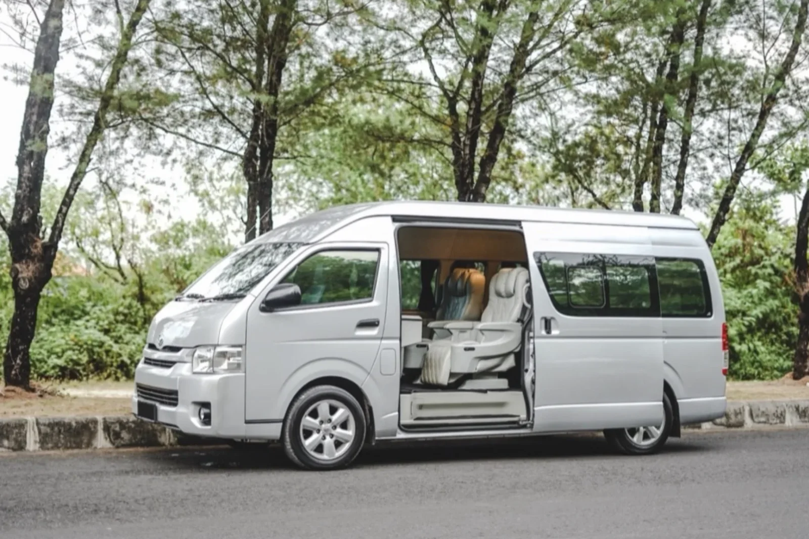 Affitto Toyota Hiace  Argento 2019 in Bali