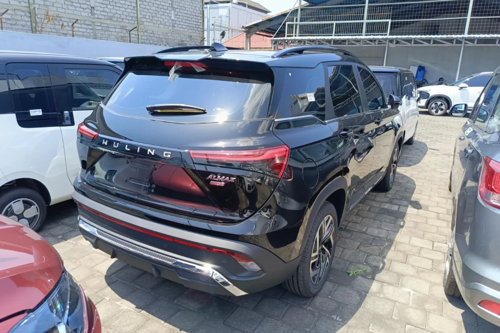 Affitto Wuling Almaz  Nero 2023 in Bali - 7 