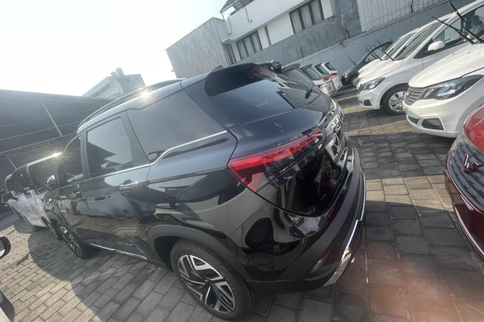 Affitto Wuling Almaz  Nero 2023 in Bali - 6 