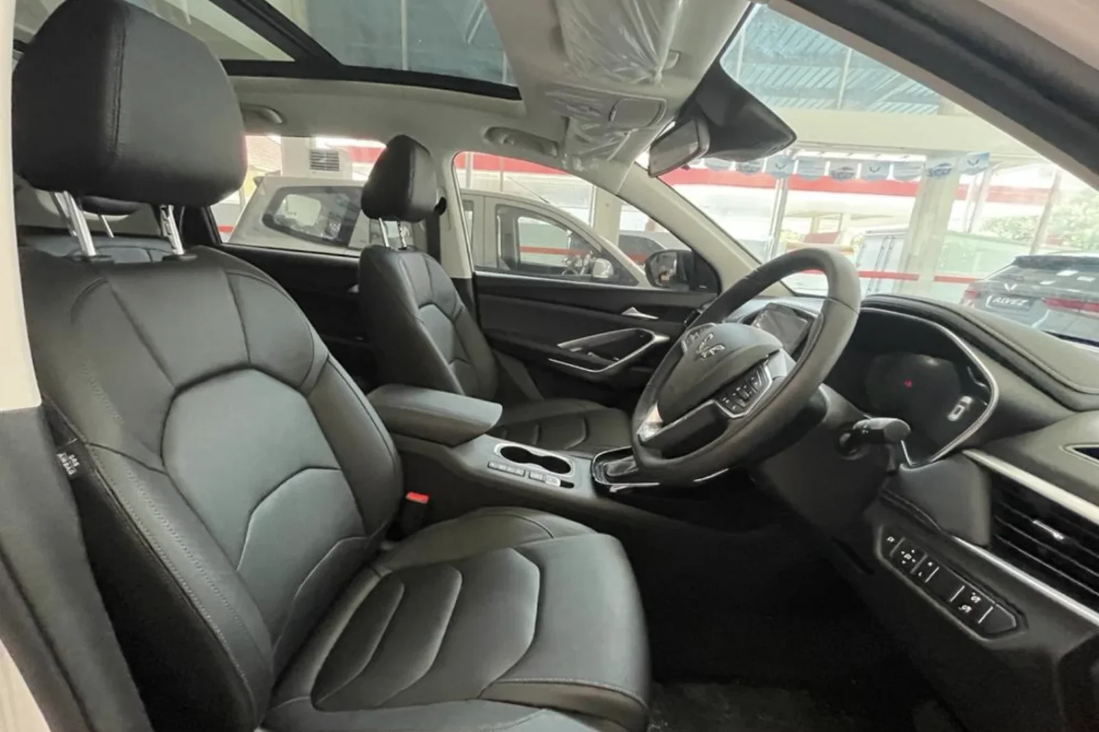 Affitto Wuling Almaz  Nero 2023 in Bali - 3 