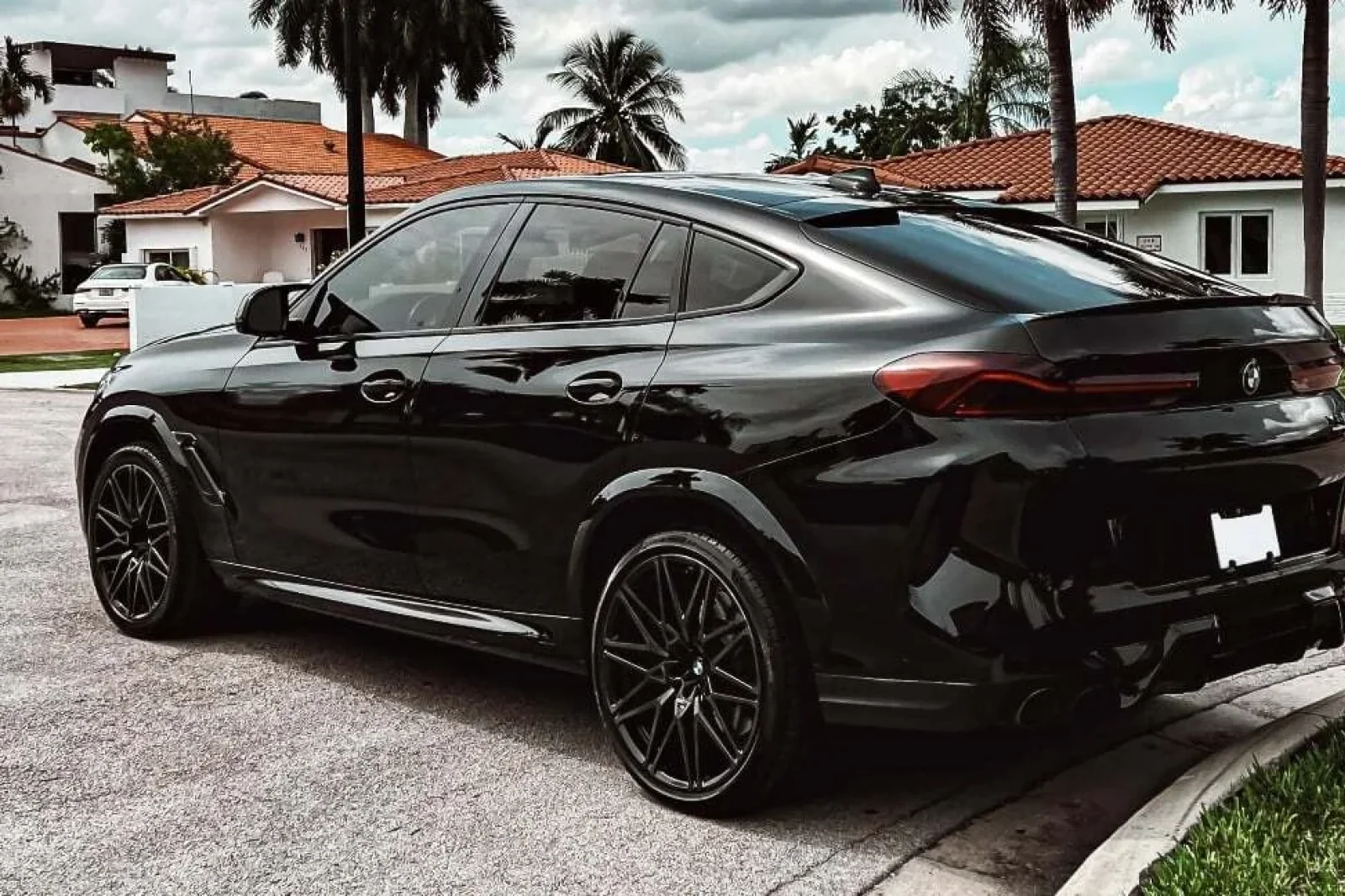 Rent BMW X6M Competition Black 2023 in Miami - 6 