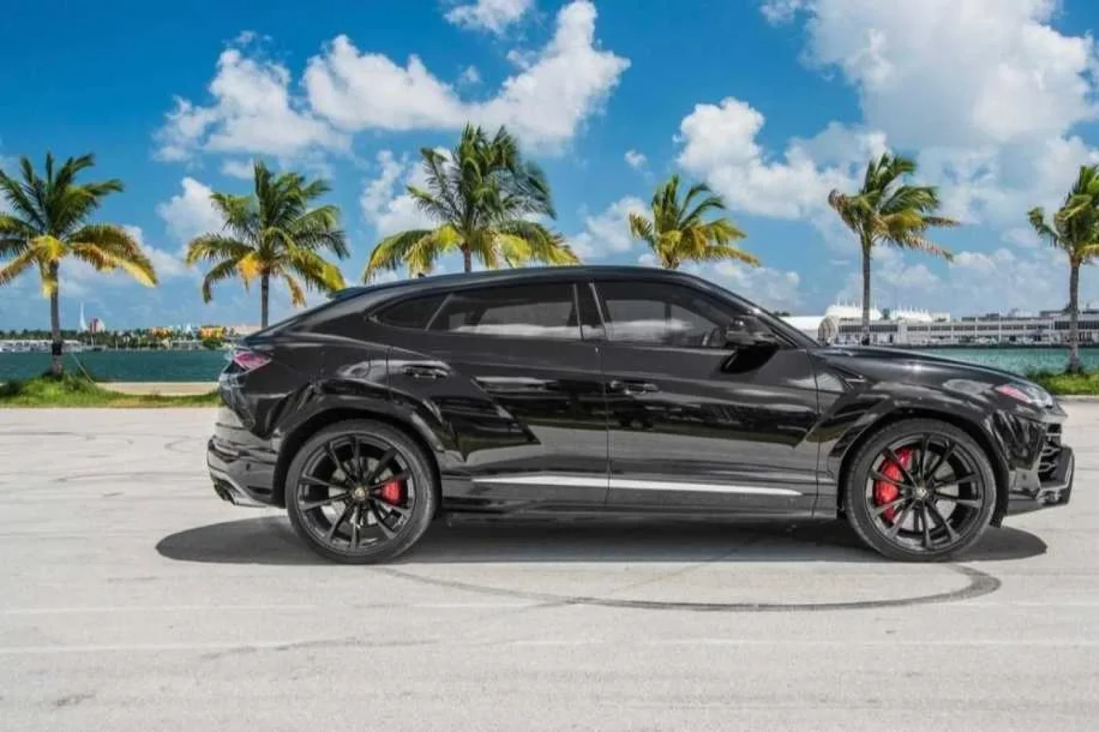 Rent Lamborghini Urus  Black 2022 in Miami - 2 
