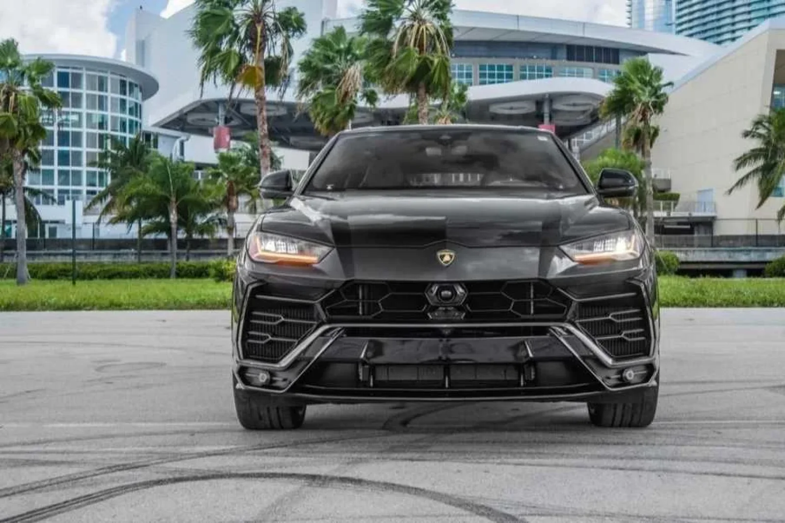 Rent Lamborghini Urus  Black 2022 in Miami - 4 