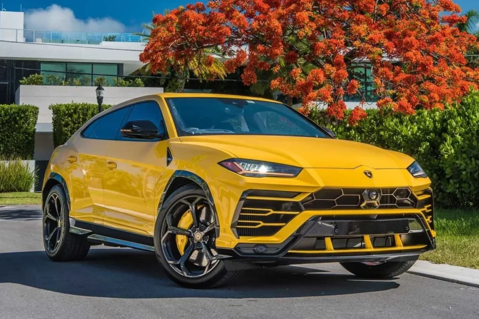 Rent Lamborghini Urus  Yellow 2022 in Miami