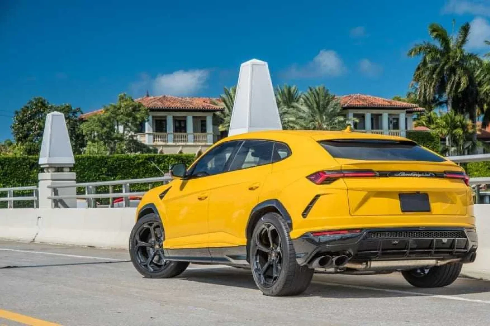 Rent Lamborghini Urus  Yellow 2022 in Miami - 5 