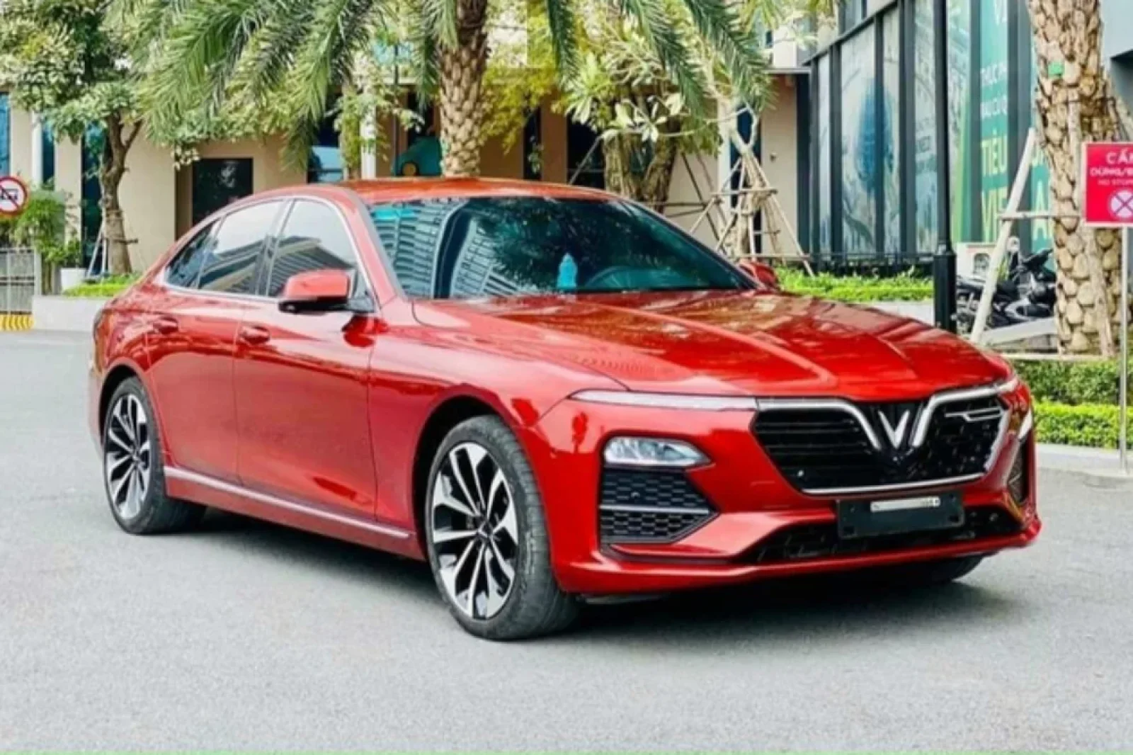Rent VinFast Lux  Red 2021 in Nha Trang