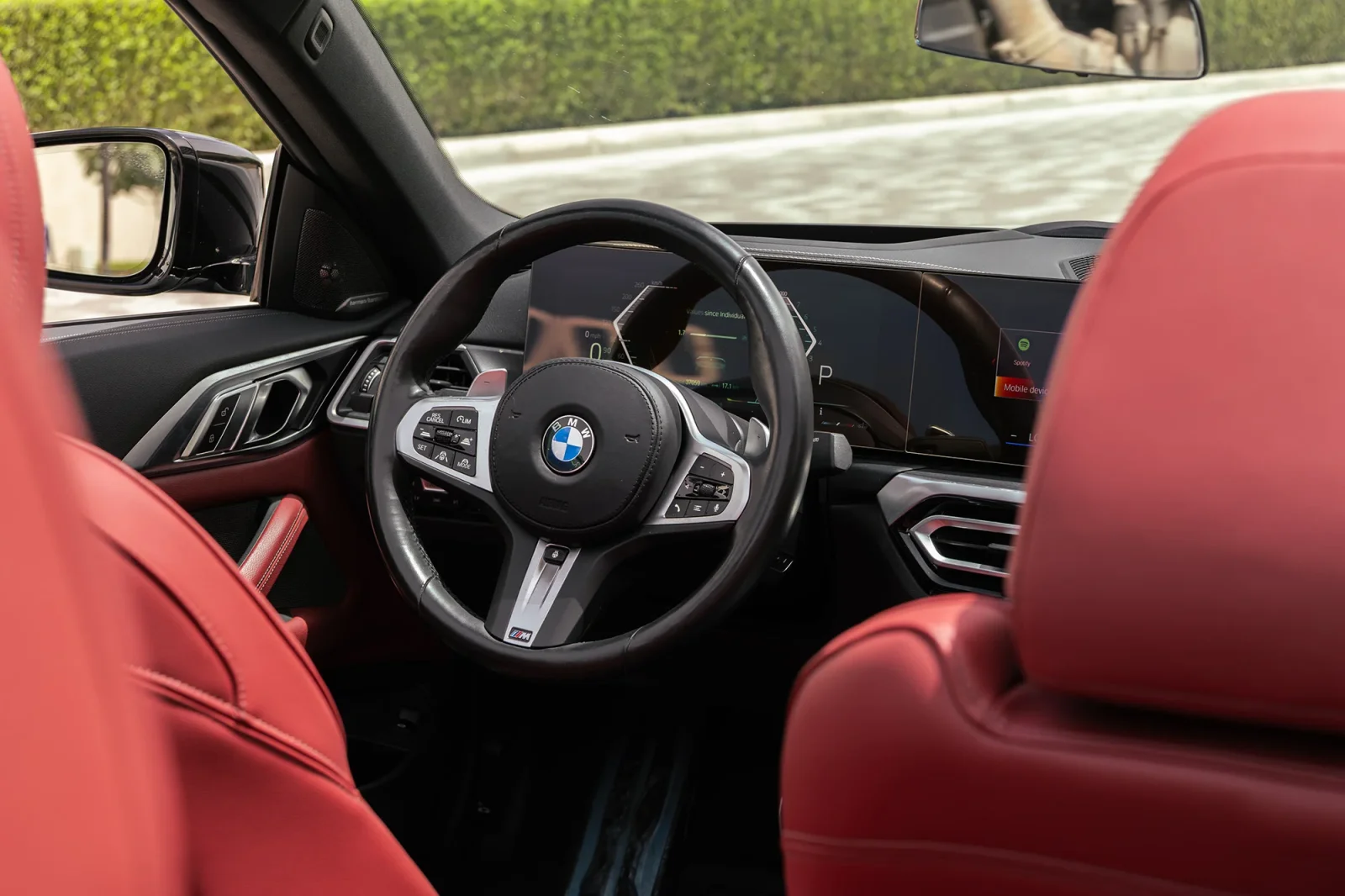 Huren BMW 4-Series 440 Grijs 2024 in Abu Dhabi - 4 