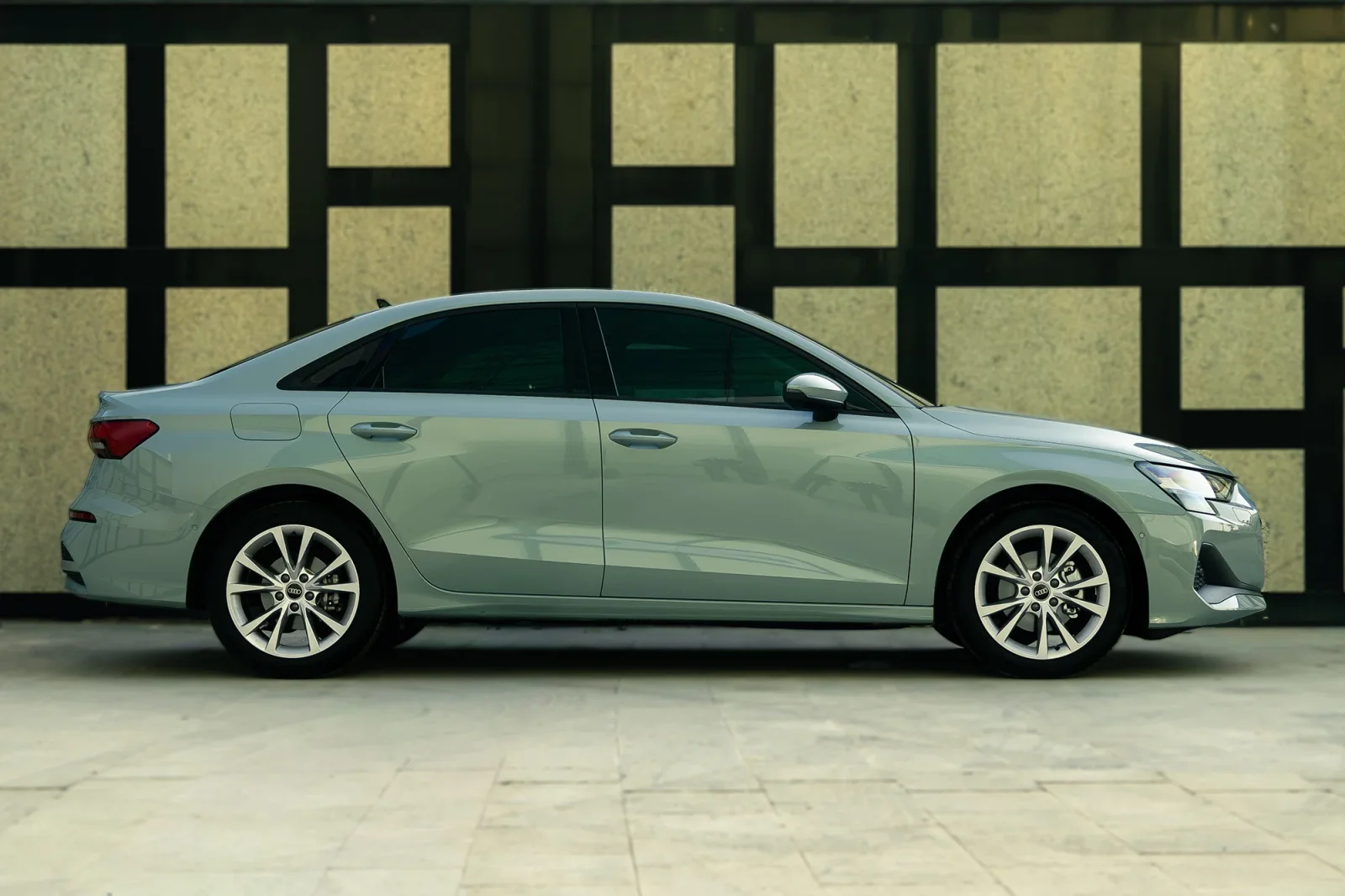 Huren Audi A3  Grijs 2026 in Abu Dhabi - 10 