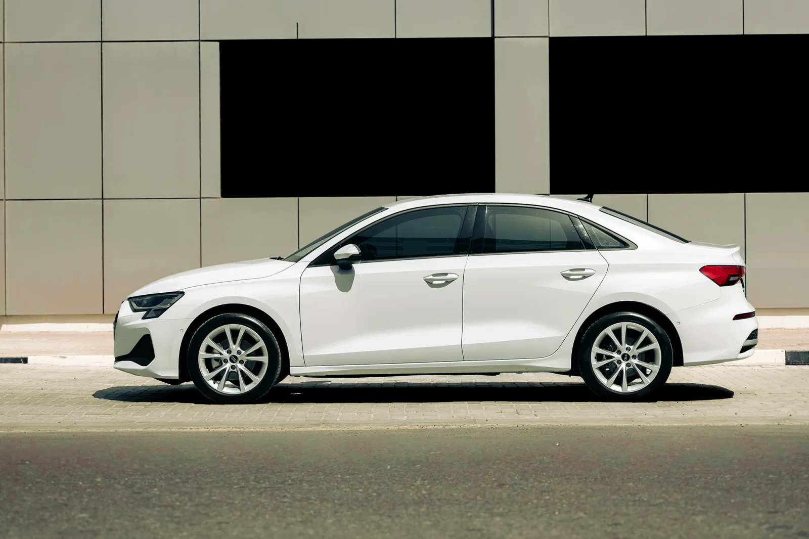 Huren Audi A3  Wit 2026 in Abu Dhabi - 3 