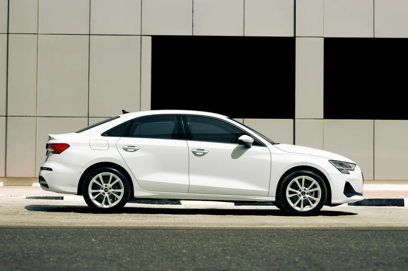 Huren Audi A3  Wit 2026 in Abu Dhabi - 14 