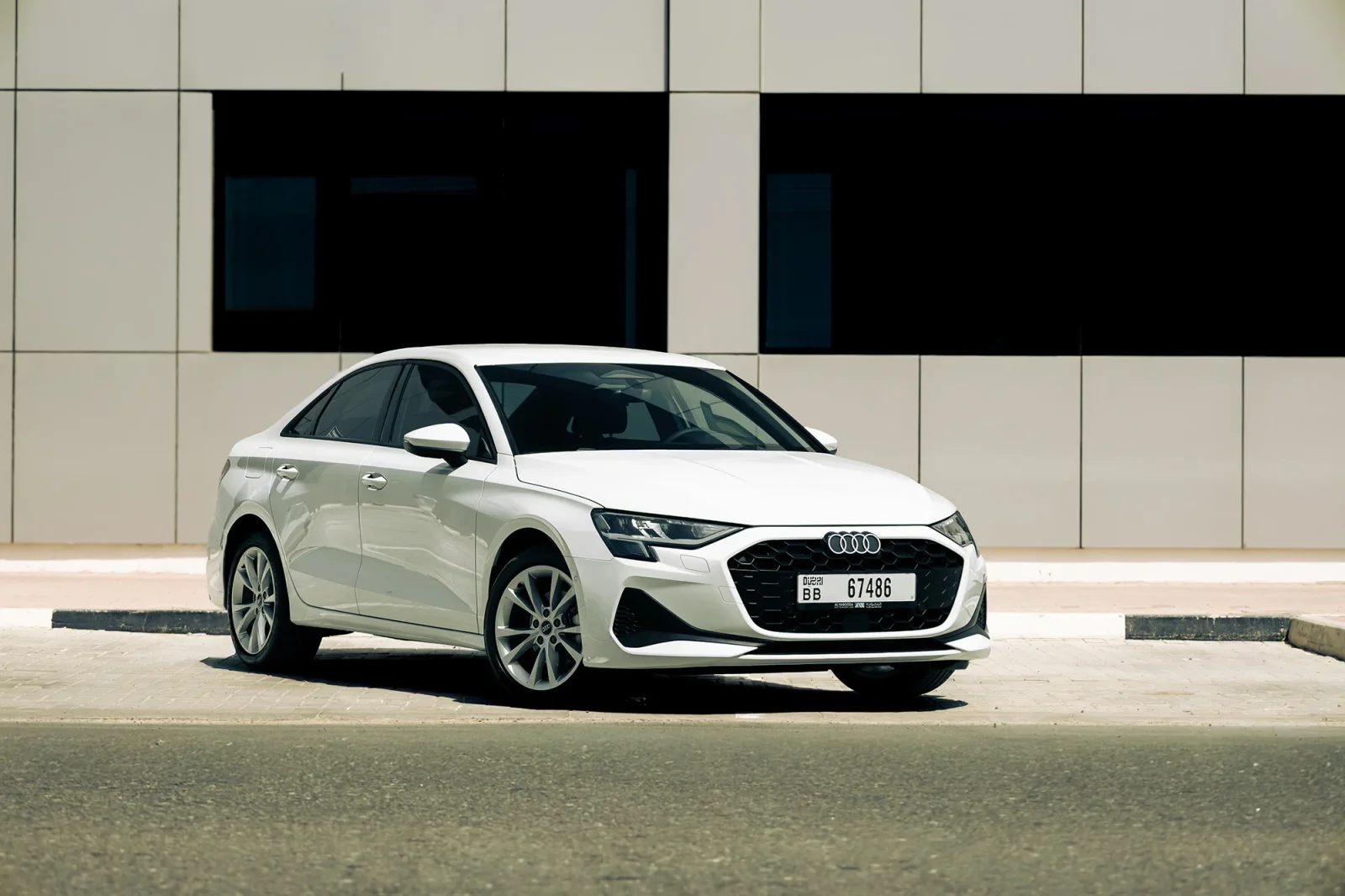 Huren Audi A3  Wit 2026 in Abu Dhabi - 9 