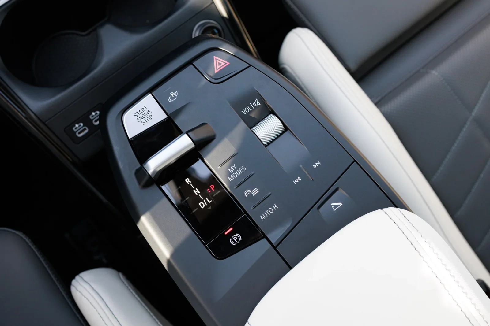Huren BMW X2  Wit 2026 in Abu Dhabi - 12 